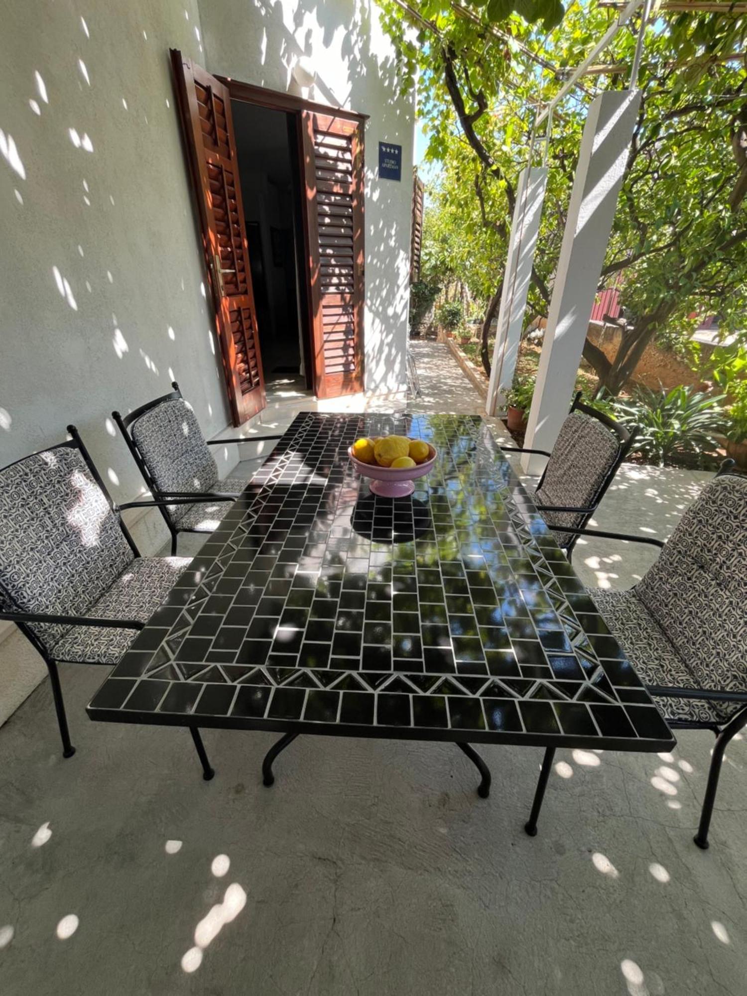 Apartman Mladenka Supetar Exterior foto