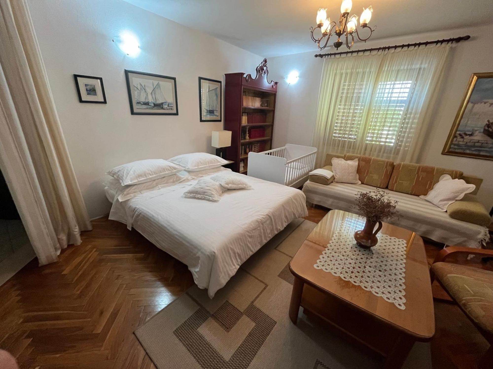 Apartman Mladenka Supetar Exterior foto