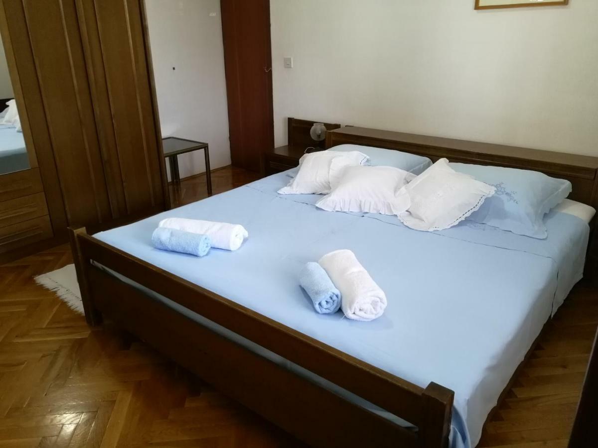 Apartman Mladenka Supetar Exterior foto