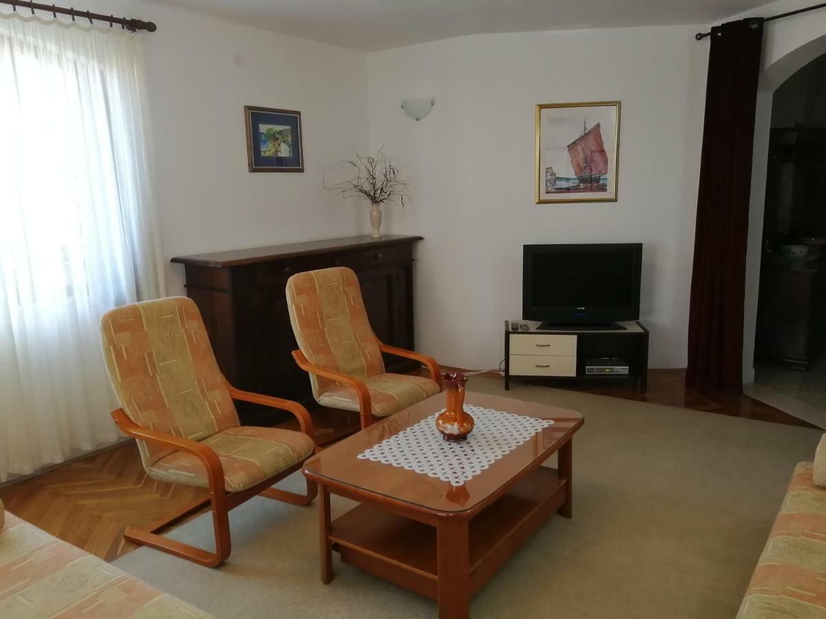 Apartman Mladenka Supetar Exterior foto
