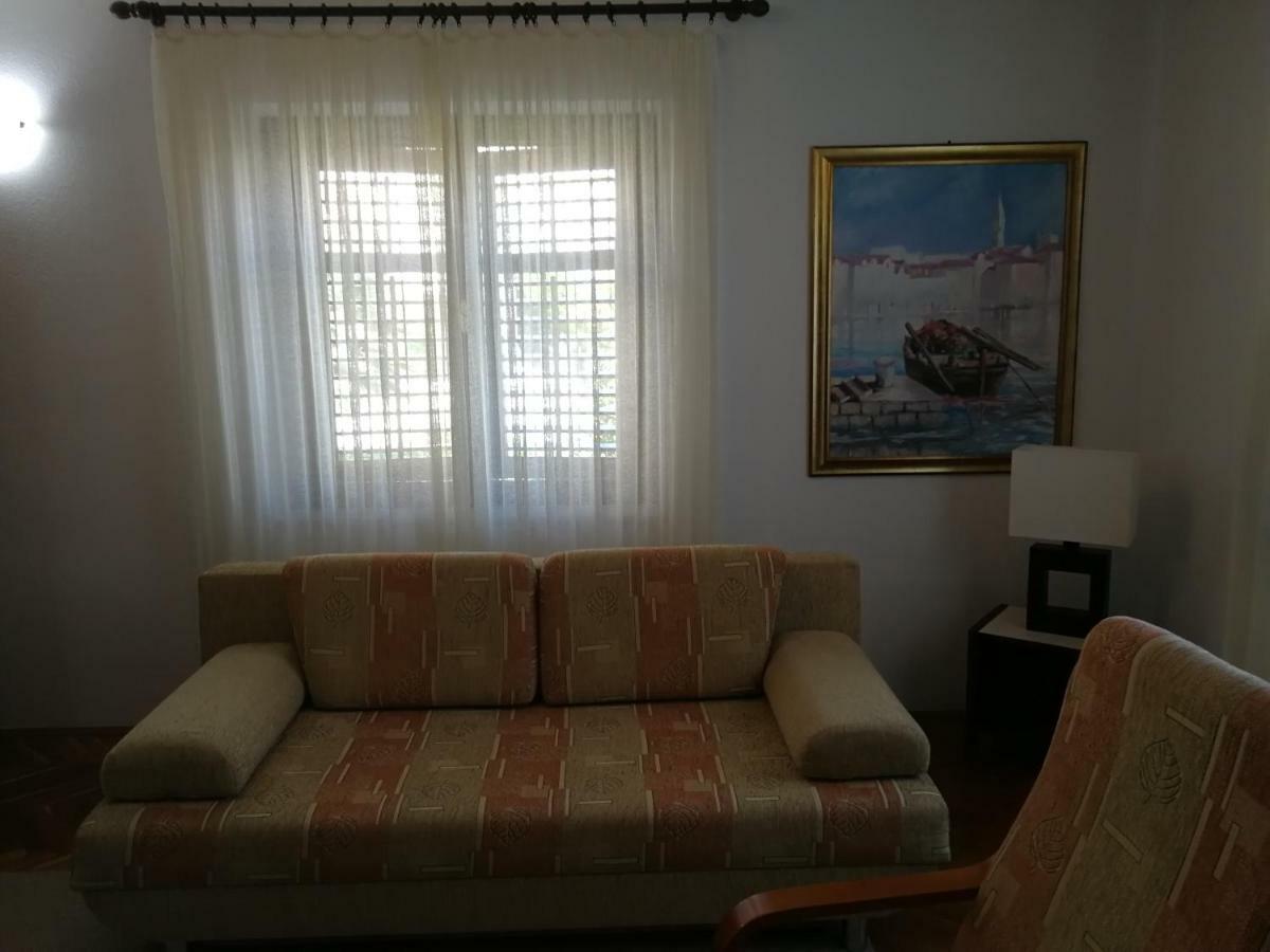 Apartman Mladenka Supetar Exterior foto