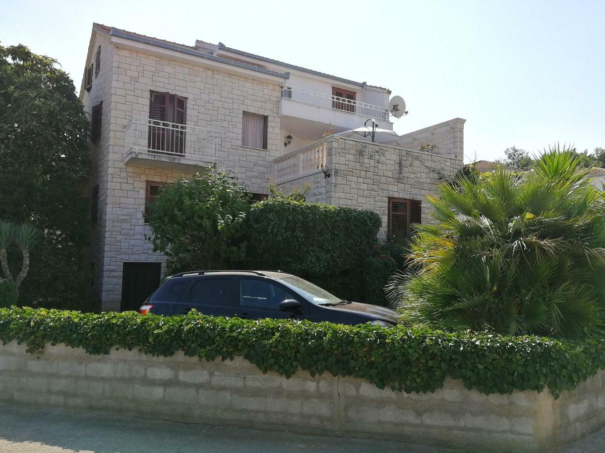 Apartman Mladenka Supetar Exterior foto