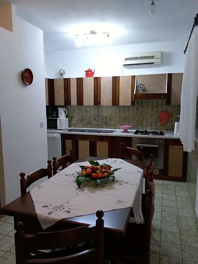 Apartman Mladenka Supetar Exterior foto
