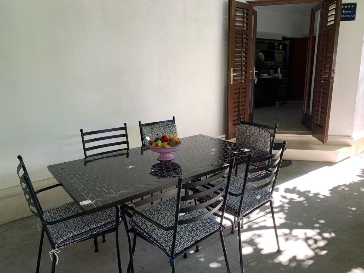 Apartman Mladenka Supetar Exterior foto